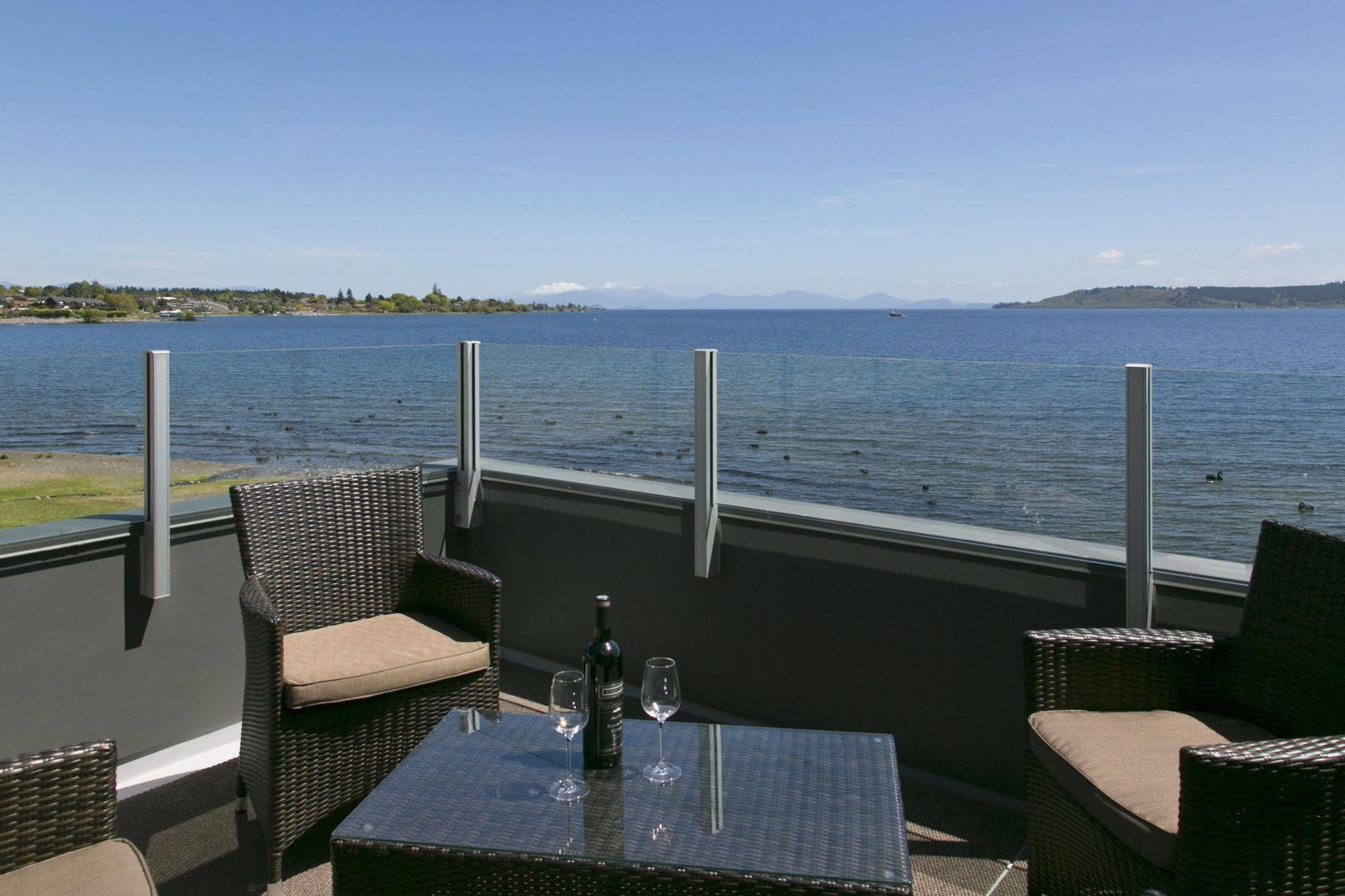 The Cove- On The Lake Таупо Екстериор снимка